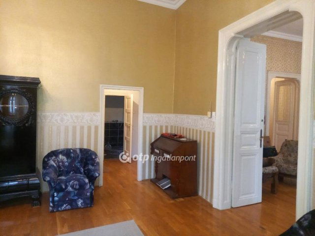 Eladó téglalakás, Budapesten, VI. kerületben 158 M Ft, 2 szobás