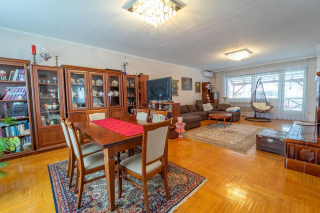 Eladó családi ház, Cegléden 115 M Ft, 6 szobás