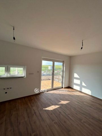 Eladó ikerház, Tordason 87 M Ft, 2+2 szobás