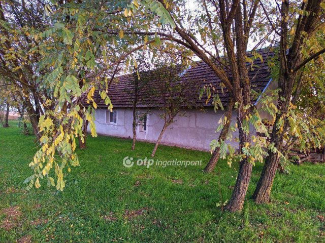 Eladó nyaraló, Szarvason 11.8 M Ft, 3 szobás