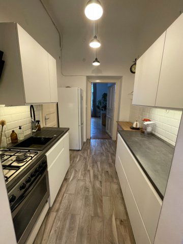 Kiadó téglalakás, albérlet, VII. kerületben, Rákóczi úton