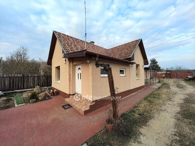 Eladó családi ház, Hajdúsámsonon 49.9 M Ft, 2 szobás