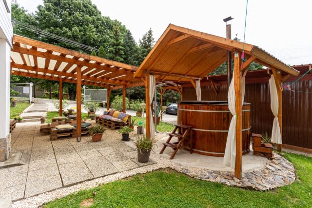 Eladó hotel, Abaligeten 139 M Ft, 8 szobás / költözzbe.hu