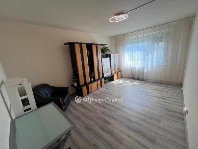 Eladó panellakás, Szegeden 59 M Ft, 3 szobás