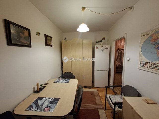 Eladó panellakás, Szegeden 64.9 M Ft, 3+1 szobás