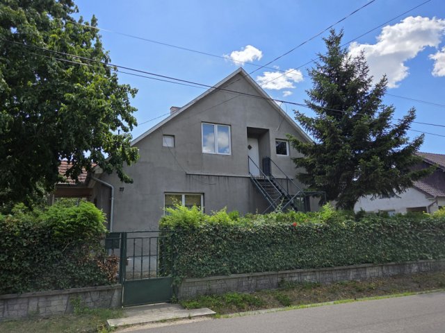 Eladó családi ház, Tasson 69.9 M Ft, 6 szobás