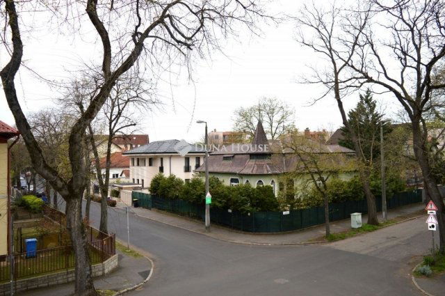 Eladó családi ház, Debrecenben 220 M Ft, 6 szobás