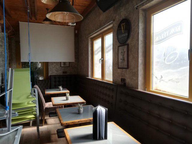 Eladó üzlethelyiség, Balatonfűzfőn 35 M Ft
