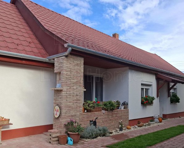 Eladó családi ház, Balatonkenesén 112 M Ft, 3 szobás