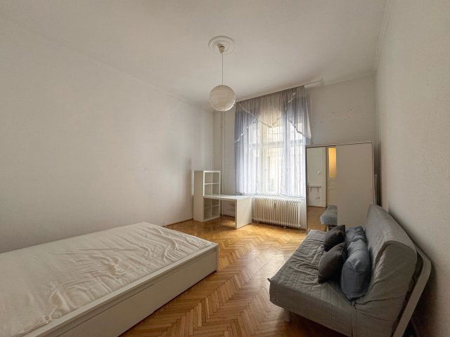 Eladó téglalakás, Budapesten, V. kerületben 74.9 M Ft, 1 szobás