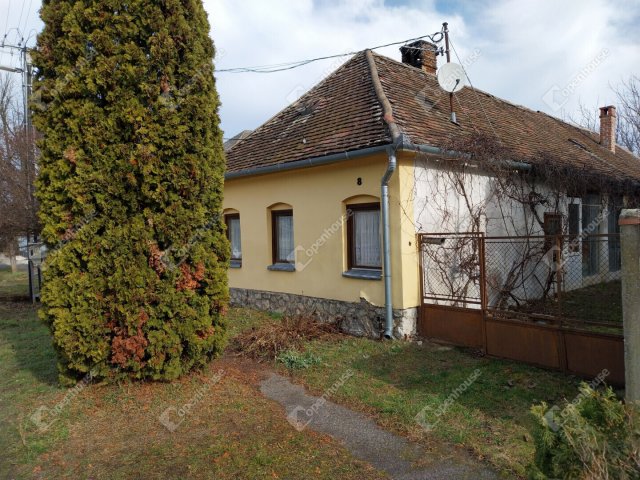 Eladó családi ház, Acsádon 19 M Ft, 2 szobás