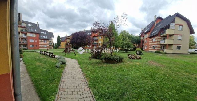 Eladó téglalakás, Szigetszentmiklóson 62.8 M Ft, 3 szobás