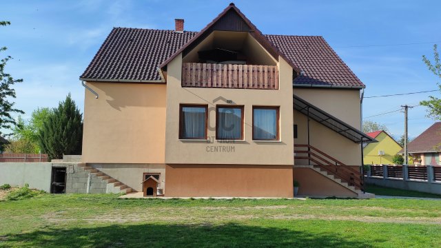 Eladó családi ház, Makláron 120 M Ft, 6 szobás