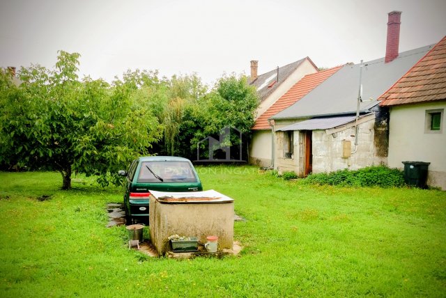 Eladó családi ház, Mencshelyen 28.4 M Ft, 2 szobás