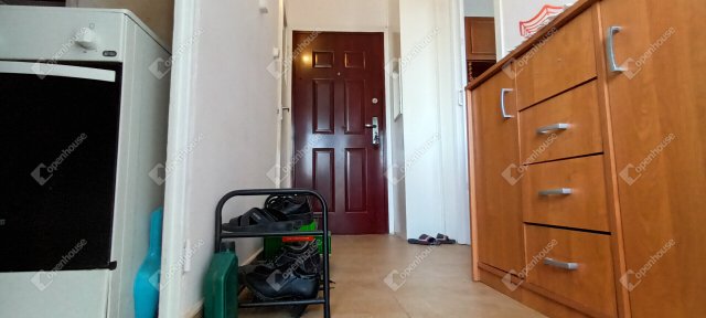 Eladó panellakás, Szegeden 42.9 M Ft, 1 szobás