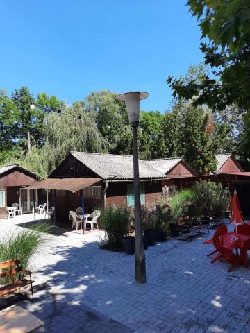 Eladó hotel, Balatonszárszón 315 M Ft, 15 szobás