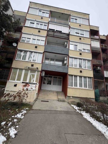 Eladó panellakás, Vácon, Deákvári fasoron 46.9 M Ft, 2 szobás