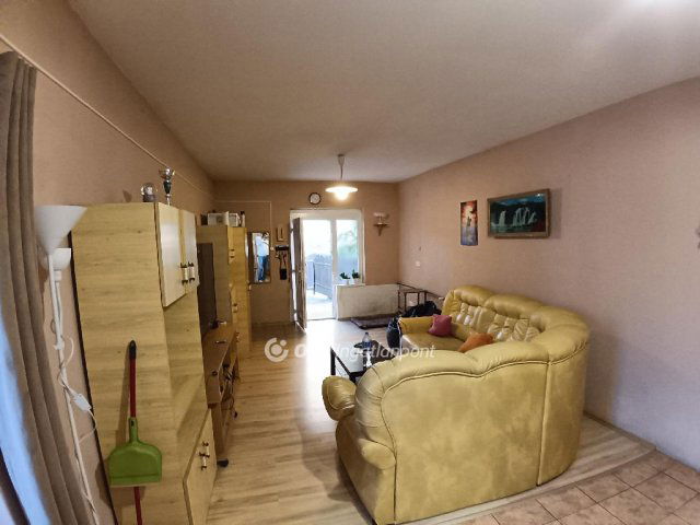 Eladó téglalakás, Szigetszentmiklóson 114.9 M Ft, 3 szobás