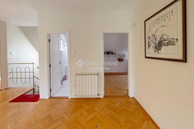 Eladó családi ház, Budapesten, II. kerületben 300.98 M Ft