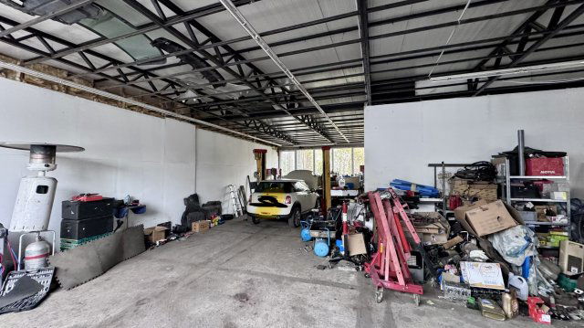 Kiadó ipari ingatlan, Székesfehérvárott 230 E Ft / hó, 2 szobás