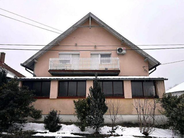 Eladó családi ház, Gödöllőn 89.9 M Ft, 6 szobás