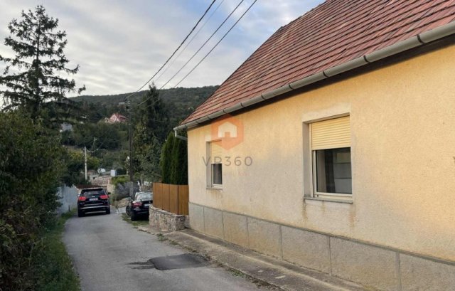 Eladó családi ház, Pécsett 89 M Ft, 2 szobás