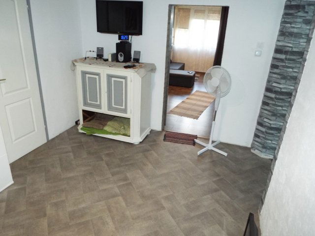 Eladó családi ház, Cecén 23.5 M Ft, 2 szobás