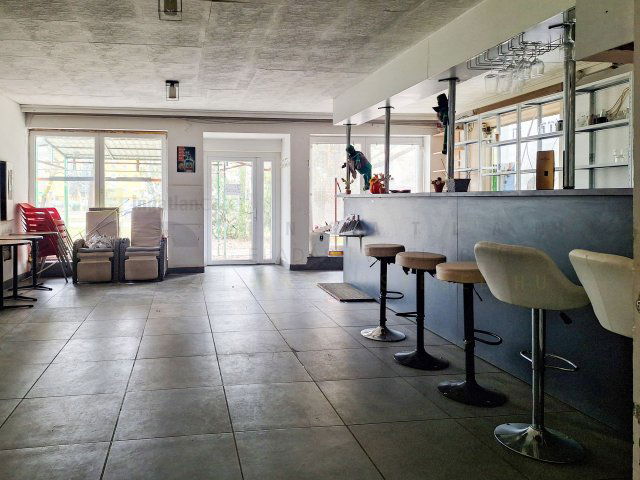 Eladó üzlethelyiség, Szegeden, Etelka soron 69.99 M Ft