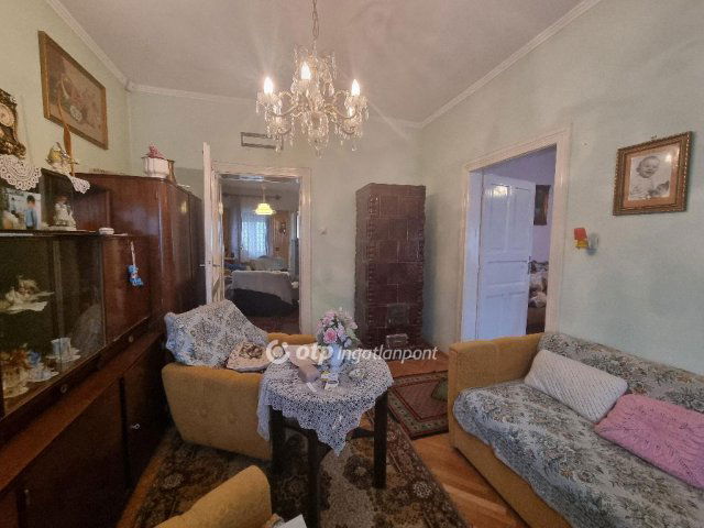 Eladó családi ház, Pápán 37.999 M Ft, 3 szobás