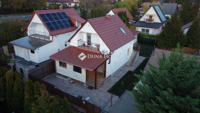 Eladó családi ház, Balatonkenesén 162.9 M Ft, 4 szobás