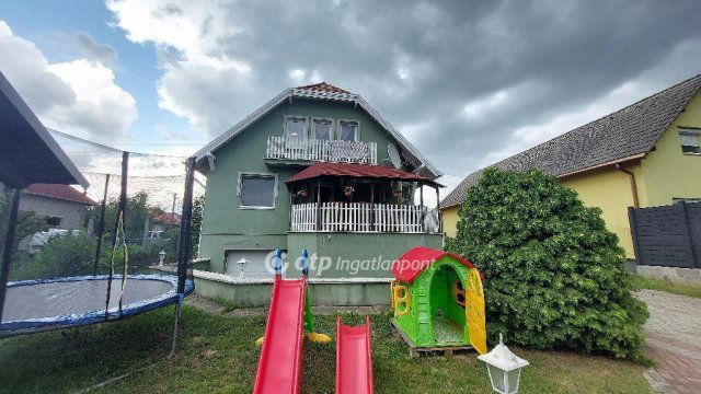 Eladó családi ház, Veresegyházon 109 M Ft, 7 szobás
