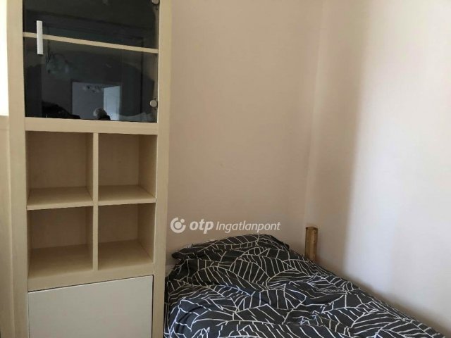 Eladó téglalakás, Ajkán 34 M Ft, 2 szobás