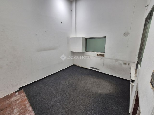 Kiadó üzlethelyiség, Tatabányán 1270 E Ft / hó
