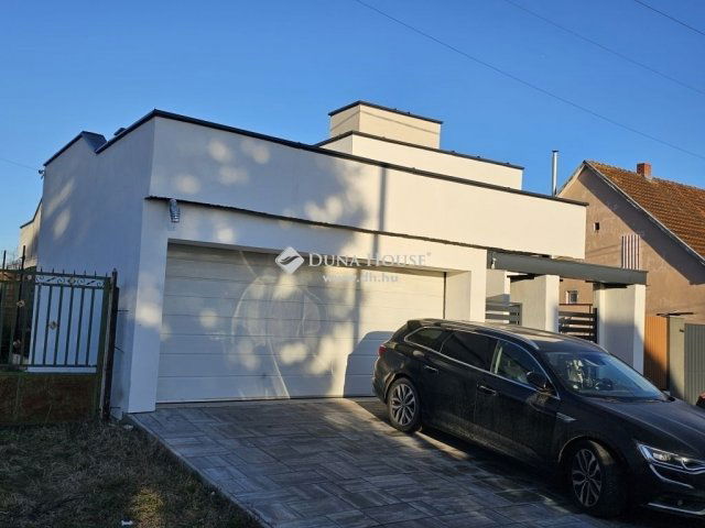 Eladó családi ház, Tápióságon 64.9 M Ft, 3 szobás