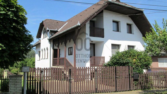 Eladó családi ház, Balatonlelleén 94.9 M Ft, 7 szobás