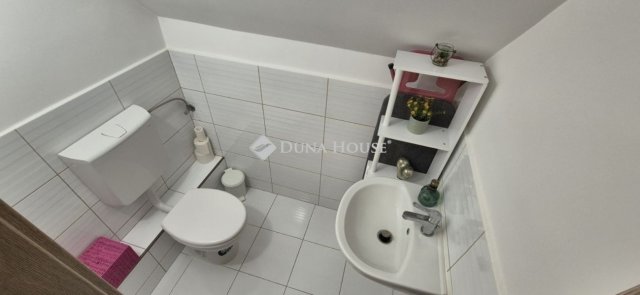 Eladó családi ház, Mohácson 89.9 M Ft, 5 szobás