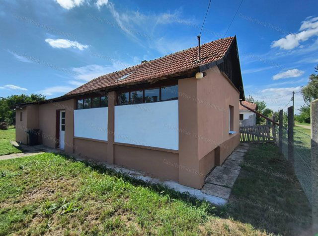 Eladó családi ház, Tiszaroffon 5.9 M Ft, 2 szobás