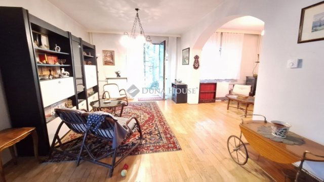 Eladó sorház, Budapesten, II. kerületben, Csatárka úton