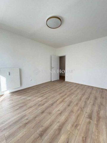 Eladó panellakás, Pécsett 51.9 M Ft, 3 szobás