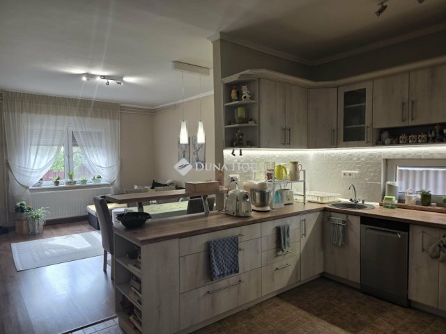 Eladó sorház, Baján 69.99 M Ft, 4 szobás / költözzbe.hu