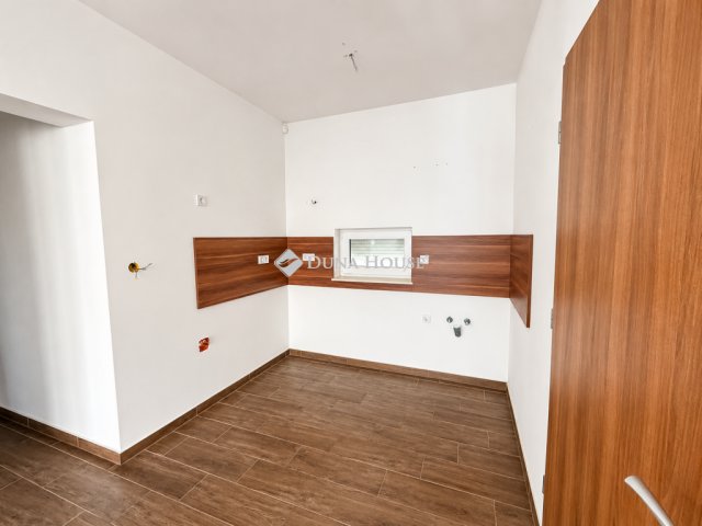 Eladó ikerház, Mosonszentmiklóson 71.9 M Ft, 5 szobás