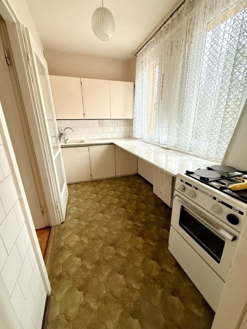 Eladó panellakás, Budapesten, III. kerületben, Vörösvári úton