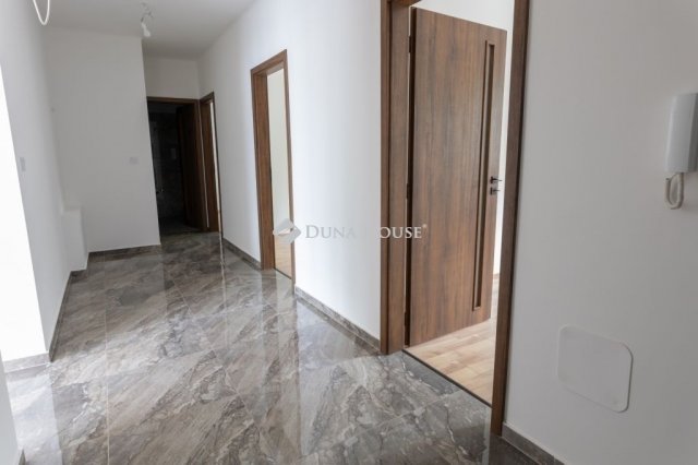 Eladó téglalakás, Budapesten, XV. kerületben 161.86 M Ft