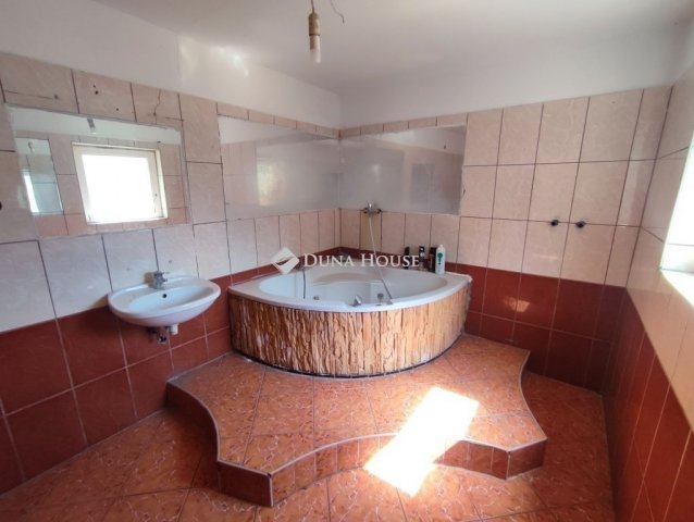Eladó családi ház, Kecskeméten 68 M Ft, 7 szobás