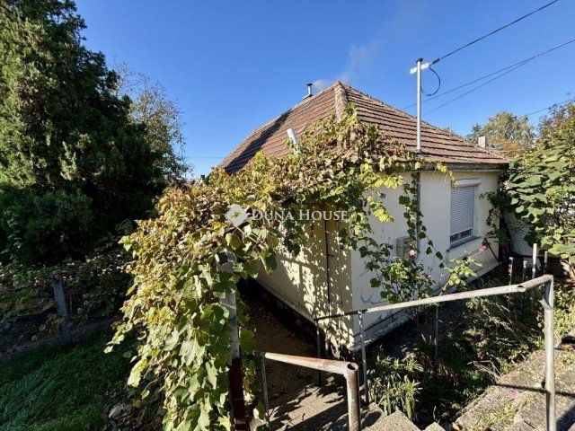 Eladó családi ház, Dorogon 29.9 M Ft, 1 szobás