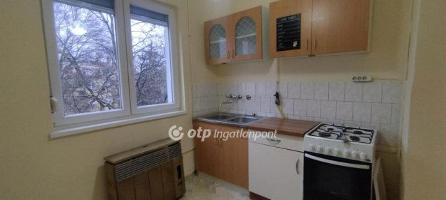 Eladó téglalakás, Szekszárdon 33.5 M Ft, 2 szobás