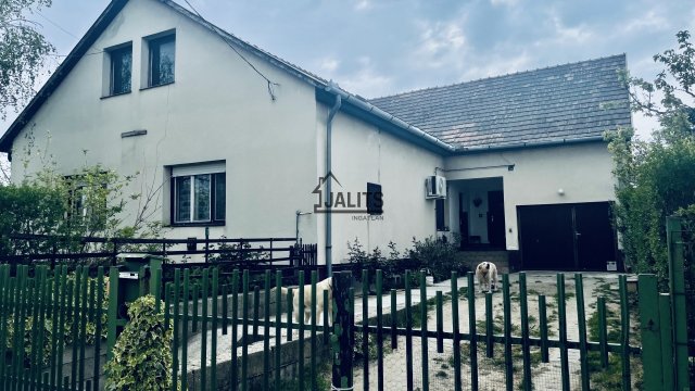 Eladó családi ház, Szigetszentmiklóson 120 M Ft, 6+1 szobás