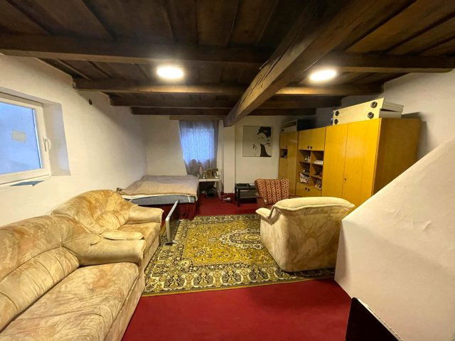 Eladó hotel, Kiskunhalason 58 M Ft, 5 szobás