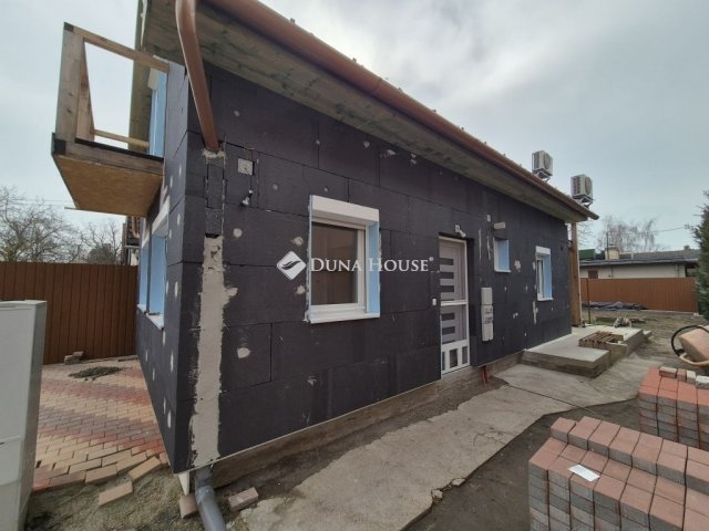 Eladó nyaraló, Balatonkenesén 95 M Ft, 6 szobás