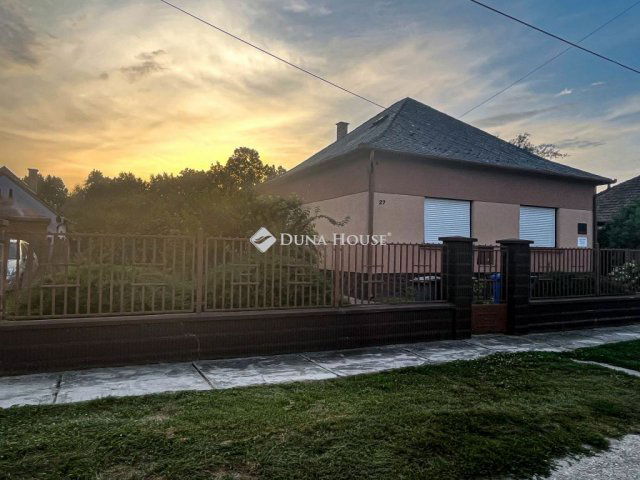 Eladó családi ház, Barcson, Fürdő utcában 23.99 M Ft, 5 szobás